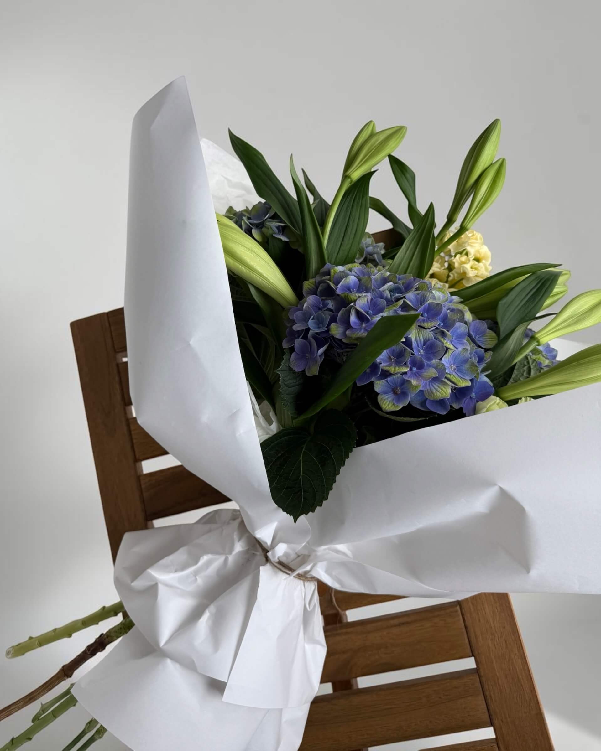 Signature bouquet — view 1